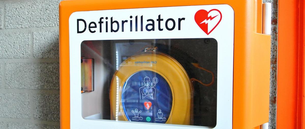 Vollautomatische Defibrillatoren im Vergleich